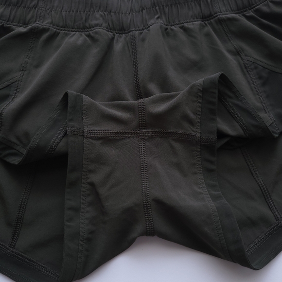 🍋Like New Lululemon Miles Ahead Short (2.5") - Picture 9 of 12